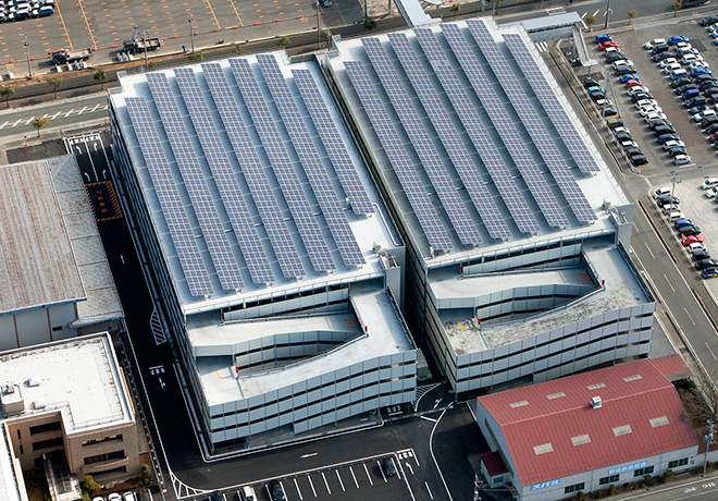 環境配慮型の立体駐車場とは？屋上の緑化や太陽光パネル設置のメリットを解説